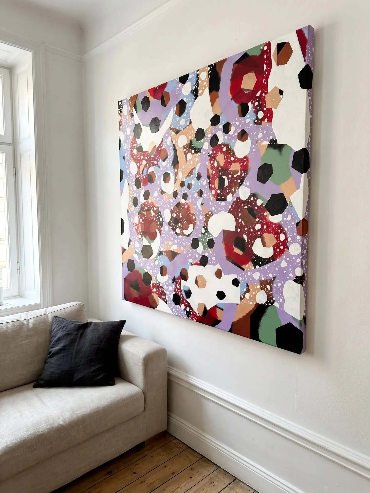 Lila snö — shown in a space